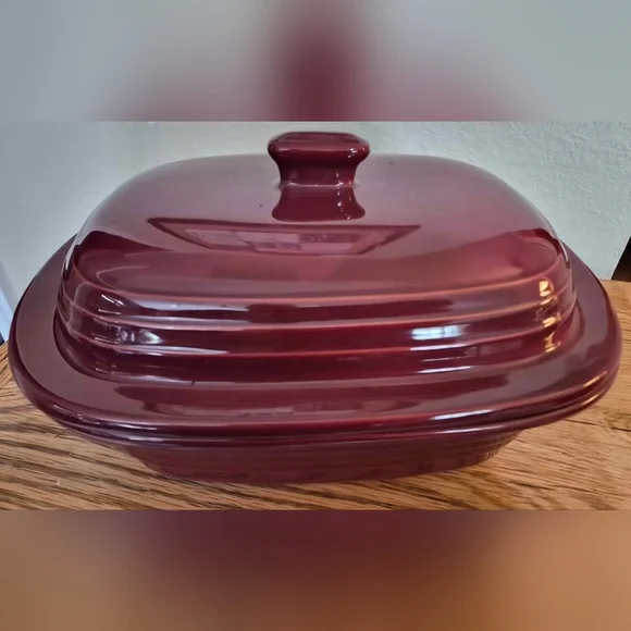 Pampered Chef Cranberry Covered Baker 3.1 Quart 3L - Picture 1 of 4